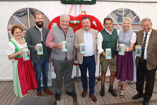 Die Wirte des Fr&uuml;hlingsfest M&uuml;nchen 2018 biem Pressetermin am 18.04.2018 (&copy;Foto: Martin Schmitz)